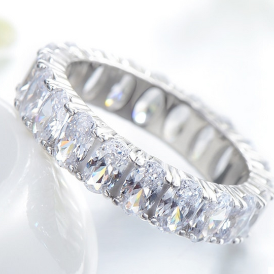 Anillo Acanalado con Circonita de Plata